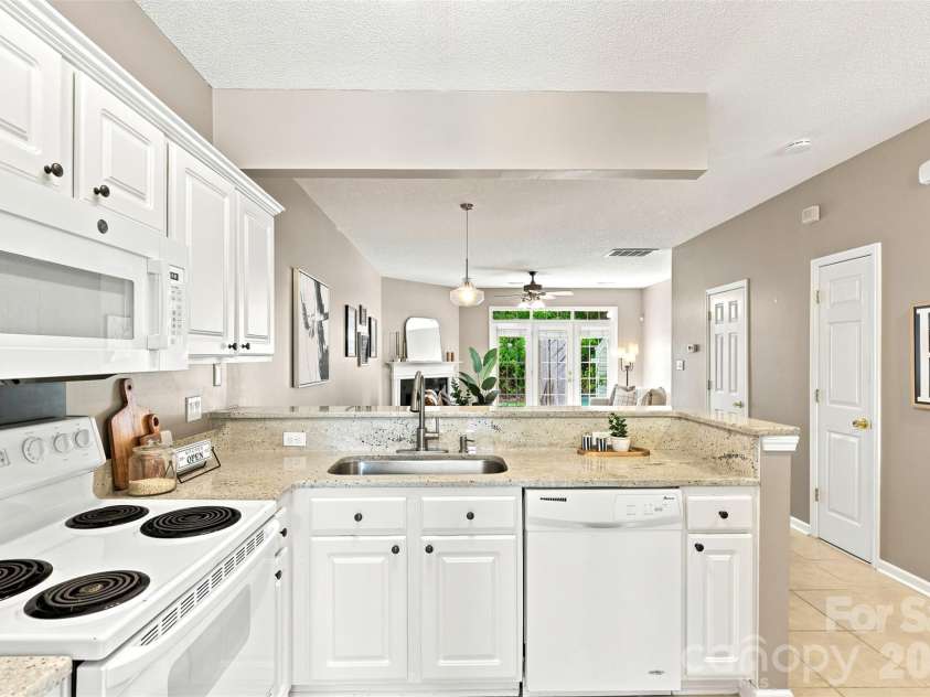 1323 Anthem Court, Charlotte, NC 28205.  MLS# CAR4406513, YatesRealty ID 42126. 