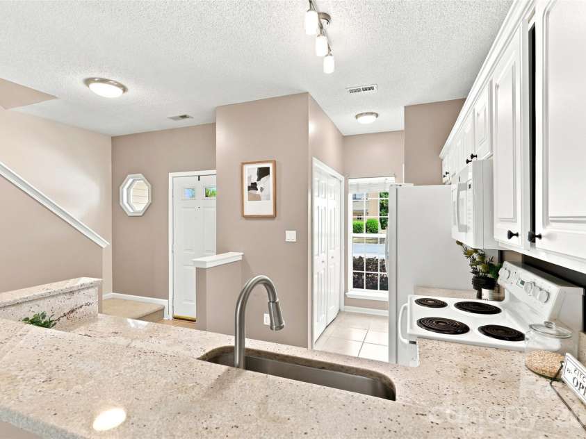 1323 Anthem Court, Charlotte, NC 28205.  MLS# CAR4406513, YatesRealty ID 42126. 