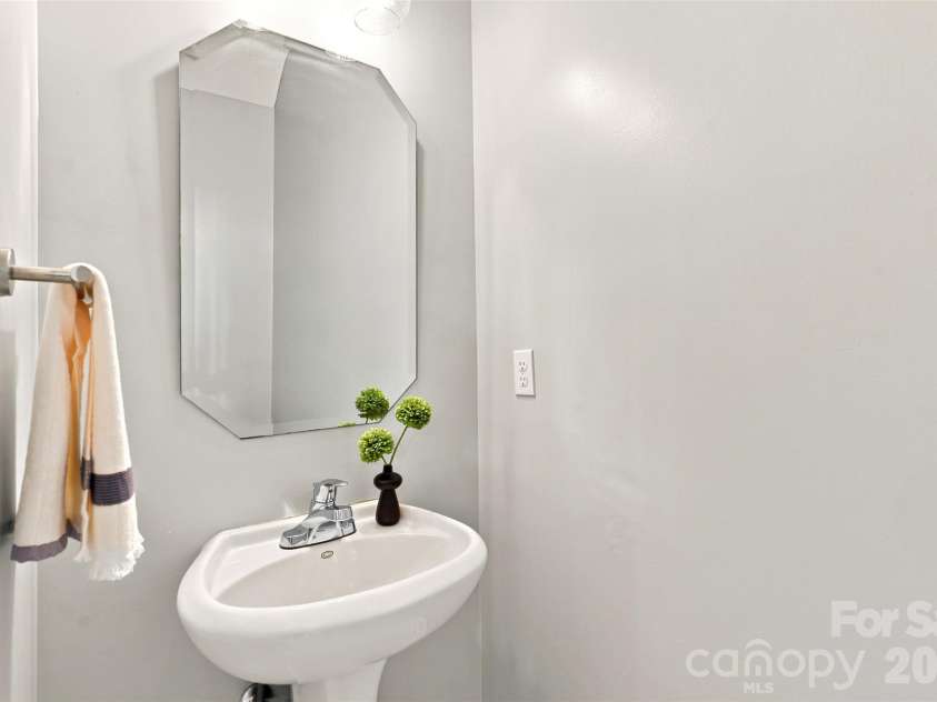 1323 Anthem Court, Charlotte, NC 28205.  MLS# CAR4406513, YatesRealty ID 42126. 