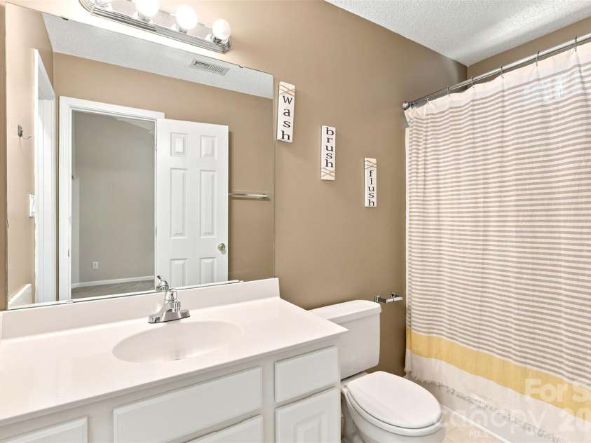 1323 Anthem Court, Charlotte, NC 28205.  MLS# CAR4406513, YatesRealty ID 42126. 