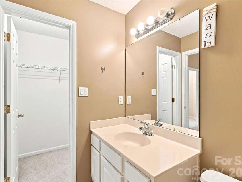 1323 Anthem Court, Charlotte, NC 28205.  MLS# CAR4406513, YatesRealty ID 42126. 