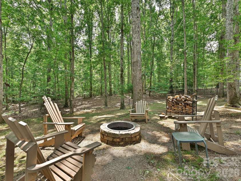 1336 Huntcliff Drive, Waxhaw, NC 28173.  MLS# CAR4402736, YatesRealty ID 42128. 