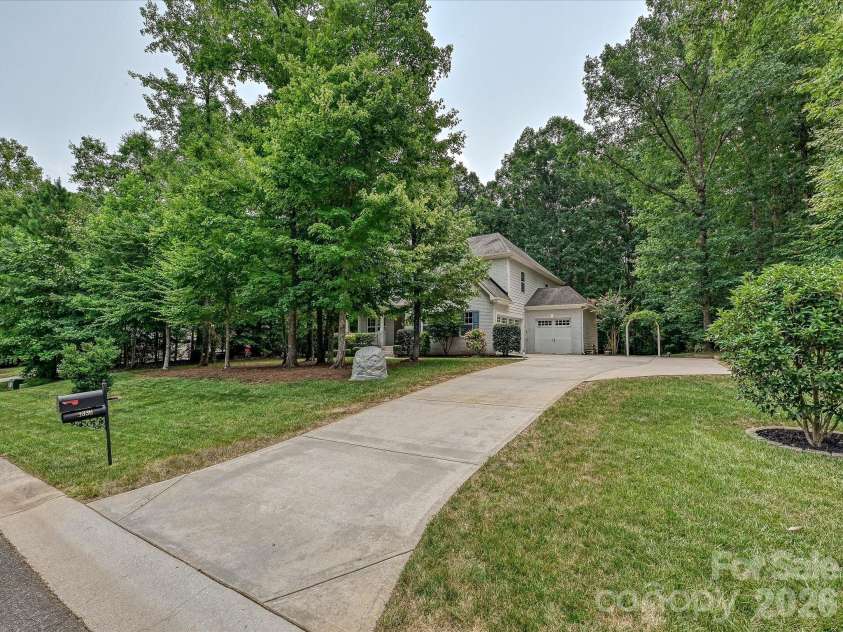 1336 Huntcliff Drive, Waxhaw, NC 28173.  MLS# CAR4402736, YatesRealty ID 42128. 