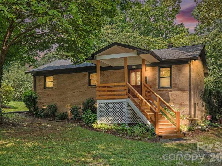 5315 Ruth Drive, Charlotte, NC 28215.  MLS# CAR4407741, YatesRealty ID 42129. 