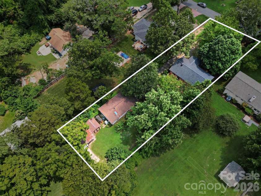5315 Ruth Drive, Charlotte, NC 28215.  MLS# CAR4407741, YatesRealty ID 42129. 