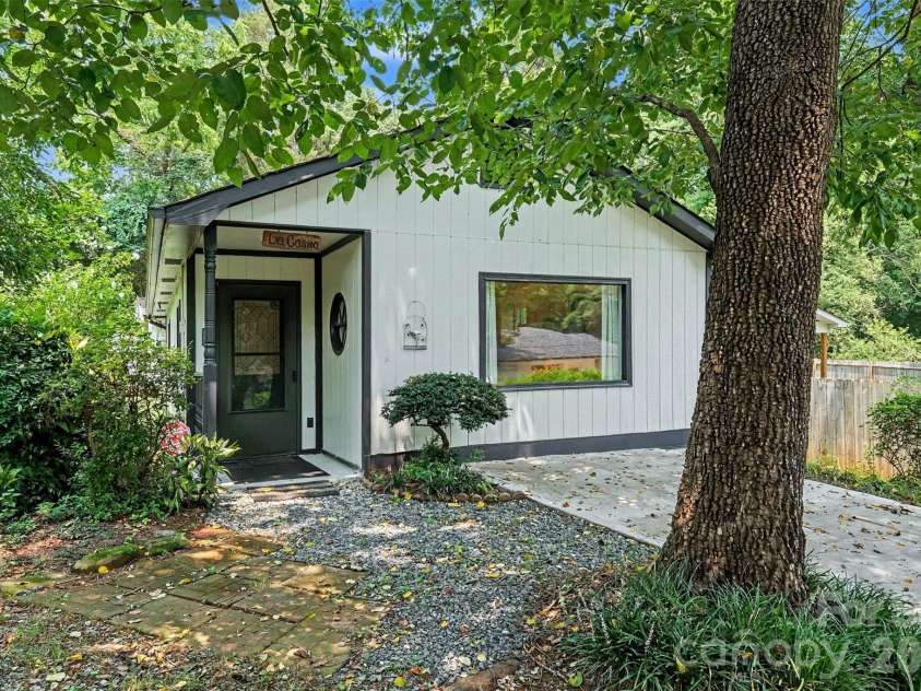 5315 Ruth Drive, Charlotte, NC 28215.  MLS# CAR4407741, YatesRealty ID 42129. Converted, finished structure