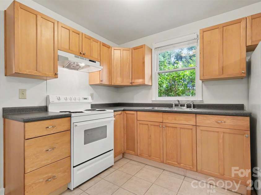 5315 Ruth Drive, Charlotte, NC 28215.  MLS# CAR4407741, YatesRealty ID 42129. Converted, finished structure: Kitchen
