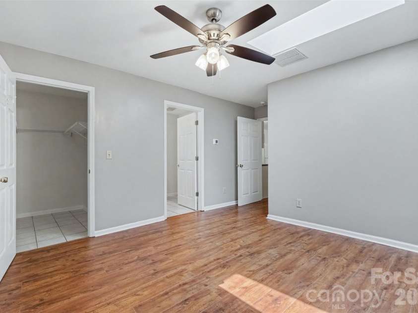 5315 Ruth Drive, Charlotte, NC 28215.  MLS# CAR4407741, YatesRealty ID 42129. Converted, finished structure: Walk-in, tiled closet