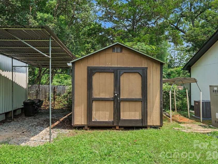 5315 Ruth Drive, Charlotte, NC 28215.  MLS# CAR4407741, YatesRealty ID 42129. Shed