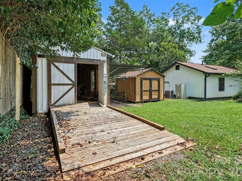 5315 Ruth Drive, Charlotte, NC 28215.  MLS# CAR4407741, YatesRealty ID 42129. Workshop with ramp