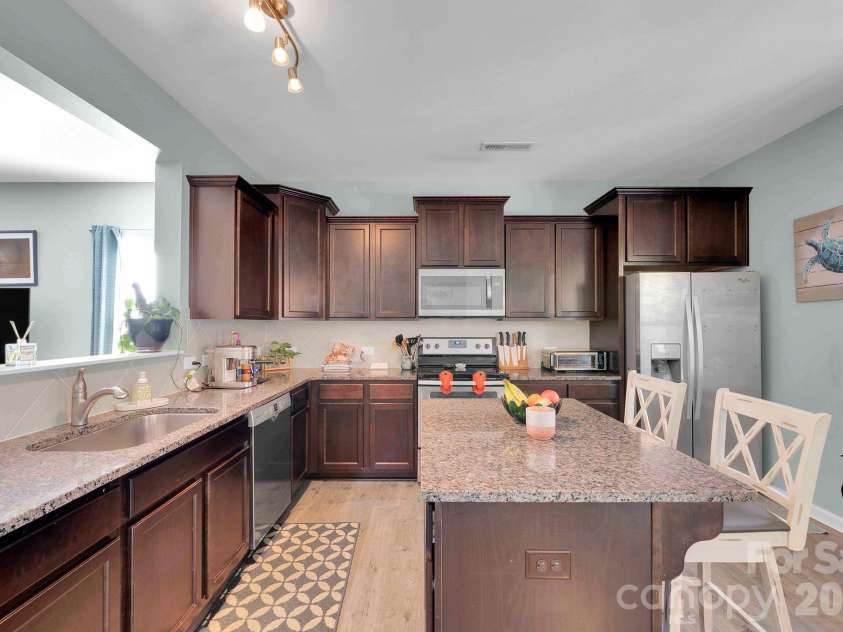 15039 Ockeechobee Court, Mint Hill, NC 28227.  MLS# CAR4354276, YatesRealty ID 4213. Plenty of cabinets and counterspace