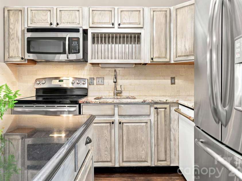 65 Park Terrace Drive, Clyde, NC 28721.  MLS# CAR4408387, YatesRealty ID 42130. 