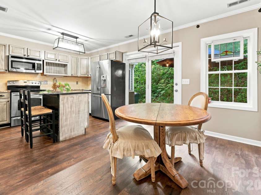 65 Park Terrace Drive, Clyde, NC 28721.  MLS# CAR4408387, YatesRealty ID 42130. 
