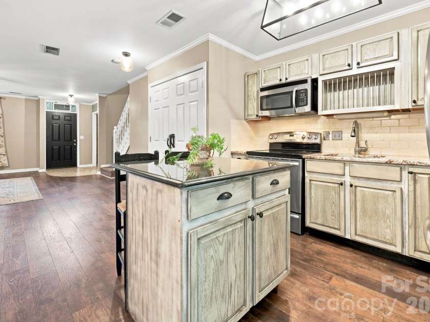 65 Park Terrace Drive, Clyde, NC 28721.  MLS# CAR4408387, YatesRealty ID 42130. 