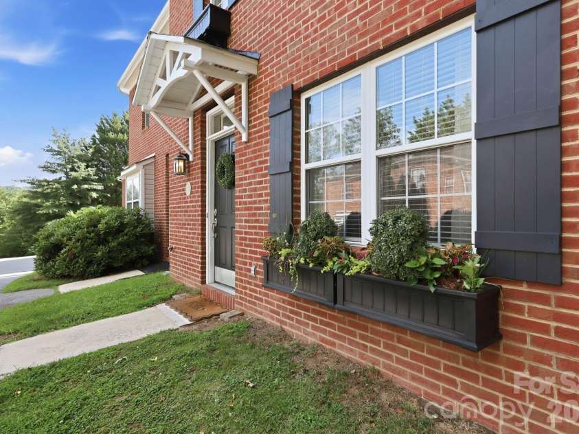 65 Park Terrace Drive, Clyde, NC 28721.  MLS# CAR4408387, YatesRealty ID 42130. 