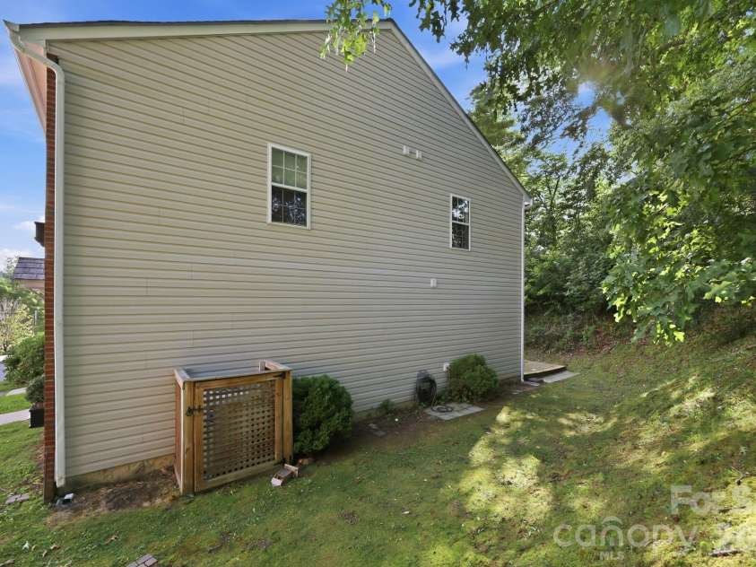 65 Park Terrace Drive, Clyde, NC 28721.  MLS# CAR4408387, YatesRealty ID 42130. 