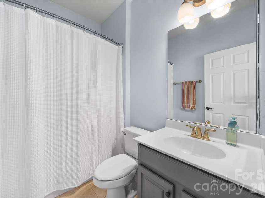 233 Squirrel Lane, Clover, SC 29710.  MLS# CAR4394508, YatesRealty ID 42132. En-suite bath for bedroom #4