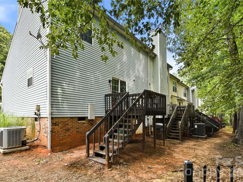 6355 Windsor Gate Lane, Charlotte, NC 28215.  MLS# CAR4406081, YatesRealty ID 42134. 
