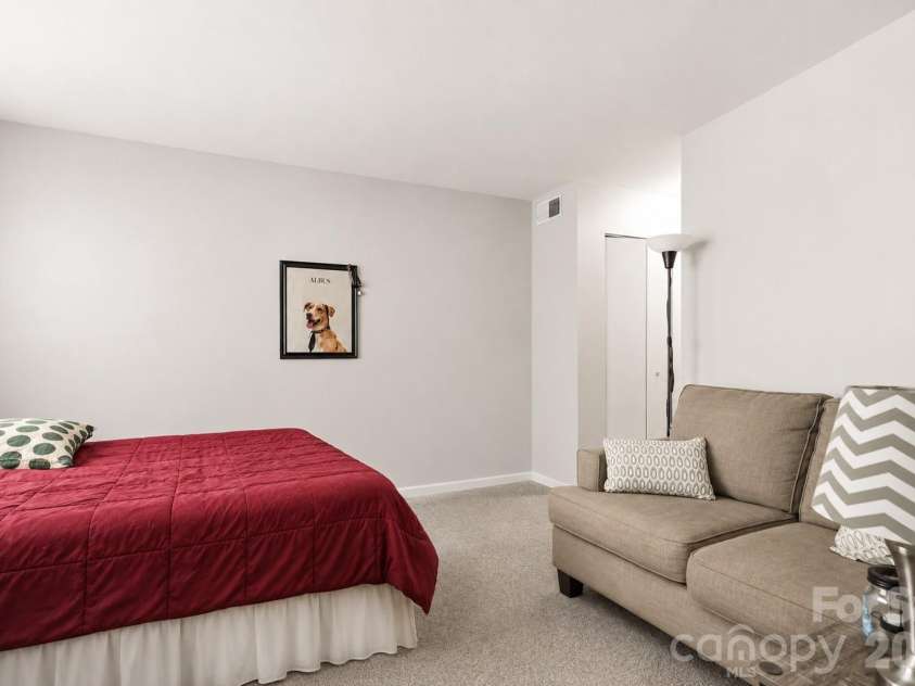 6355 Windsor Gate Lane, Charlotte, NC 28215.  MLS# CAR4406081, YatesRealty ID 42134. Another view of the secondary bedroom