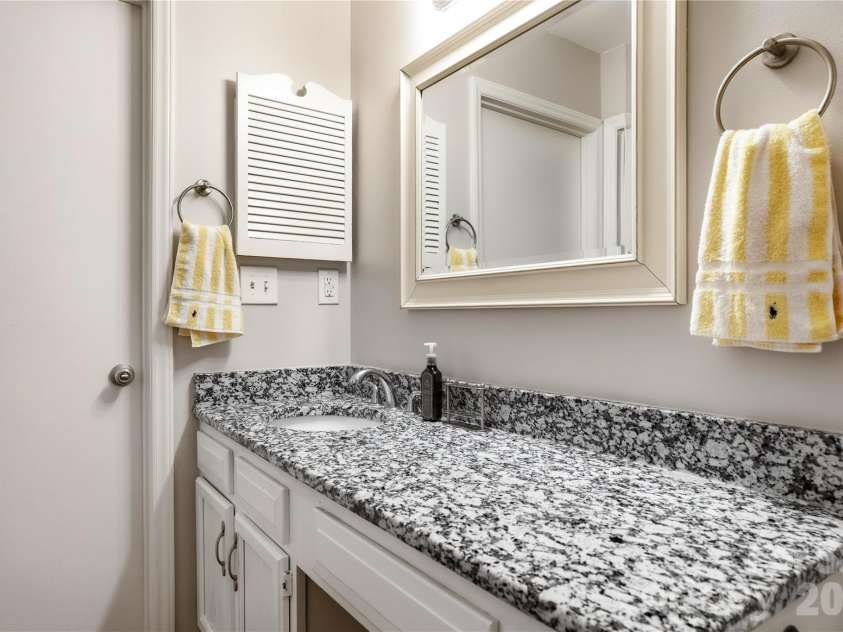 6355 Windsor Gate Lane, Charlotte, NC 28215.  MLS# CAR4406081, YatesRealty ID 42134. Granite bathroom counter
