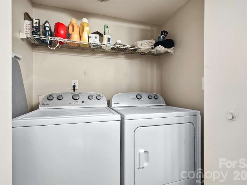 6355 Windsor Gate Lane, Charlotte, NC 28215.  MLS# CAR4406081, YatesRealty ID 42134. Laundry on main level