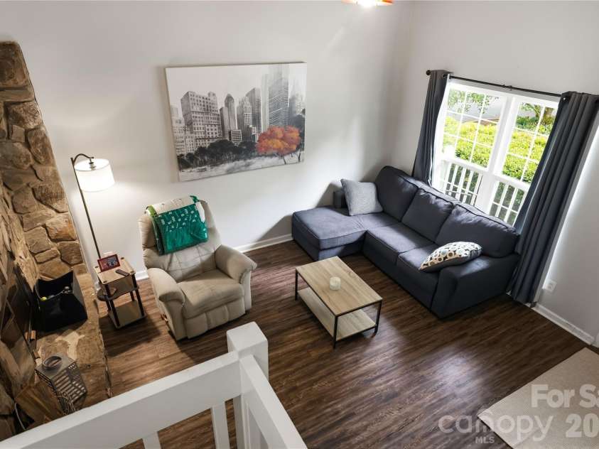 6355 Windsor Gate Lane, Charlotte, NC 28215.  MLS# CAR4406081, YatesRealty ID 42134. Spacious great room with beauitful floors