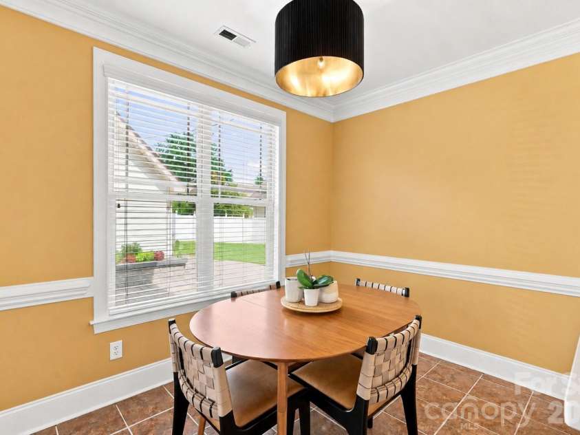 4140 Cedar Point Avenue, Matthews, NC 28104.  MLS# CAR4400390, YatesRealty ID 42135. Breakfast Nook