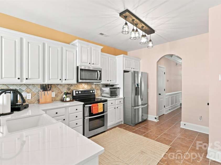 4140 Cedar Point Avenue, Matthews, NC 28104.  MLS# CAR4400390, YatesRealty ID 42135. Kitchen