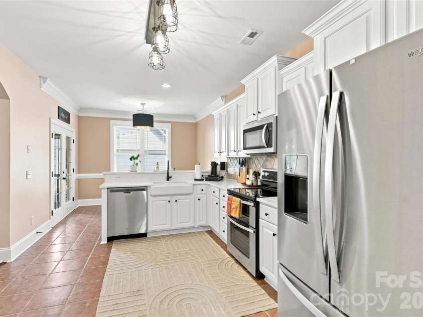 4140 Cedar Point Avenue, Matthews, NC 28104.  MLS# CAR4400390, YatesRealty ID 42135. Kitchen