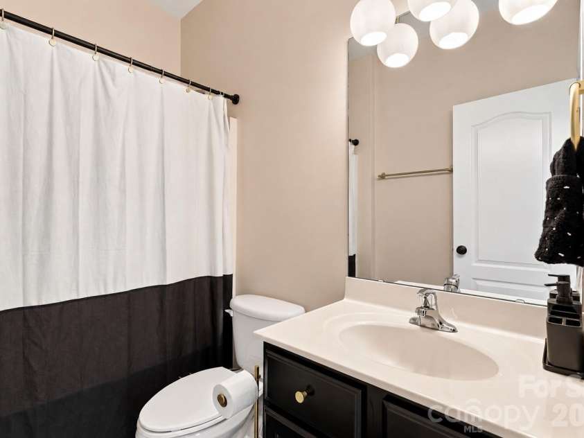 4140 Cedar Point Avenue, Matthews, NC 28104.  MLS# CAR4400390, YatesRealty ID 42135. Secondary Full Bath