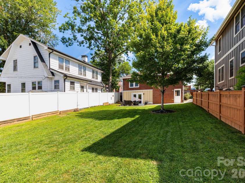 752 Fairview Road, Asheville, NC 28803.  MLS# CAR4408916, YatesRealty ID 42138. Back yard