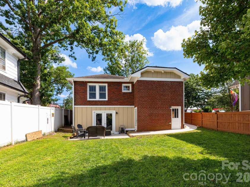 752 Fairview Road, Asheville, NC 28803.  MLS# CAR4408916, YatesRealty ID 42138. Back yard