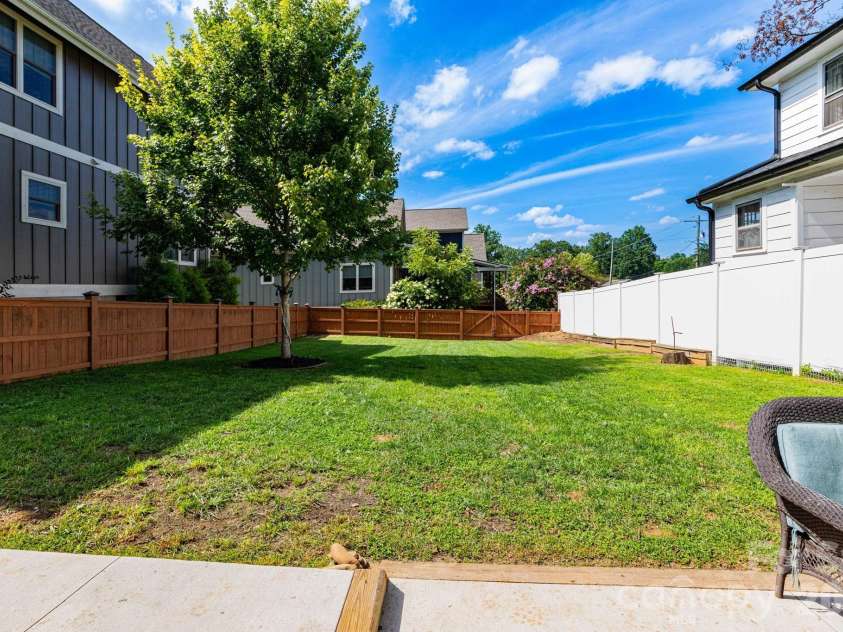 752 Fairview Road, Asheville, NC 28803.  MLS# CAR4408916, YatesRealty ID 42138. Back yard