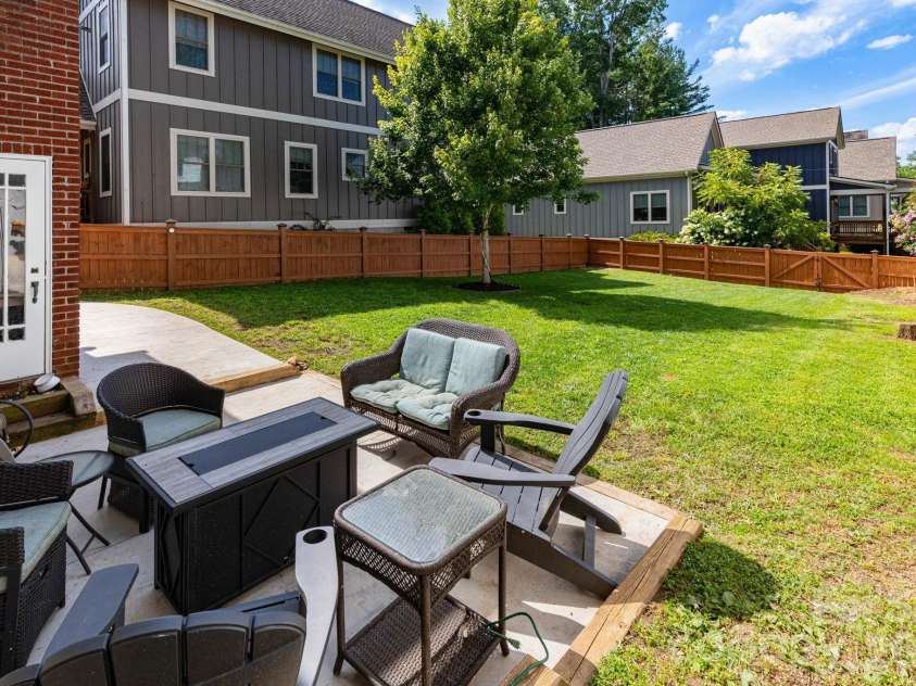 752 Fairview Road, Asheville, NC 28803.  MLS# CAR4408916, YatesRealty ID 42138. Back yard