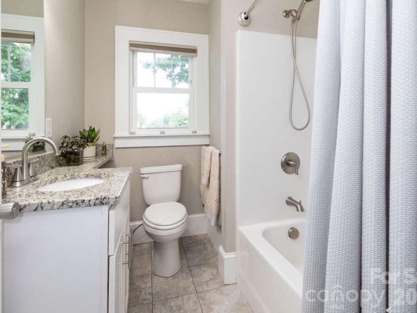 752 Fairview Road, Asheville, NC 28803.  MLS# CAR4408916, YatesRealty ID 42138. Hall Bath