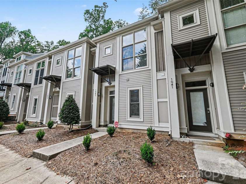 1043 Park West Drive, Charlotte, NC 28209.  MLS# CAR4411130, YatesRealty ID 42139. 