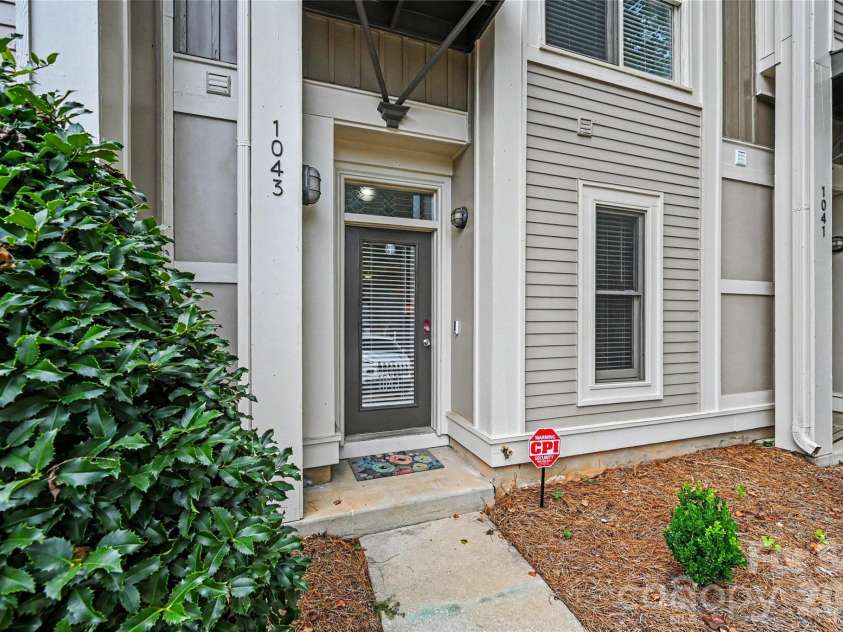 1043 Park West Drive, Charlotte, NC 28209.  MLS# CAR4411130, YatesRealty ID 42139. 