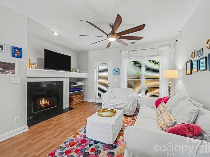 1043 Park West Drive, Charlotte, NC 28209.  MLS# CAR4411130, YatesRealty ID 42139. 