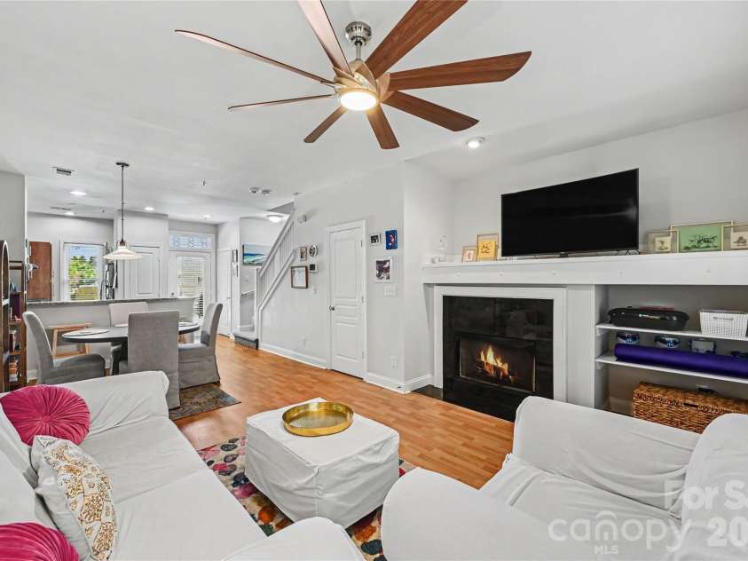 1043 Park West Drive, Charlotte, NC 28209.  MLS# CAR4411130, YatesRealty ID 42139. 