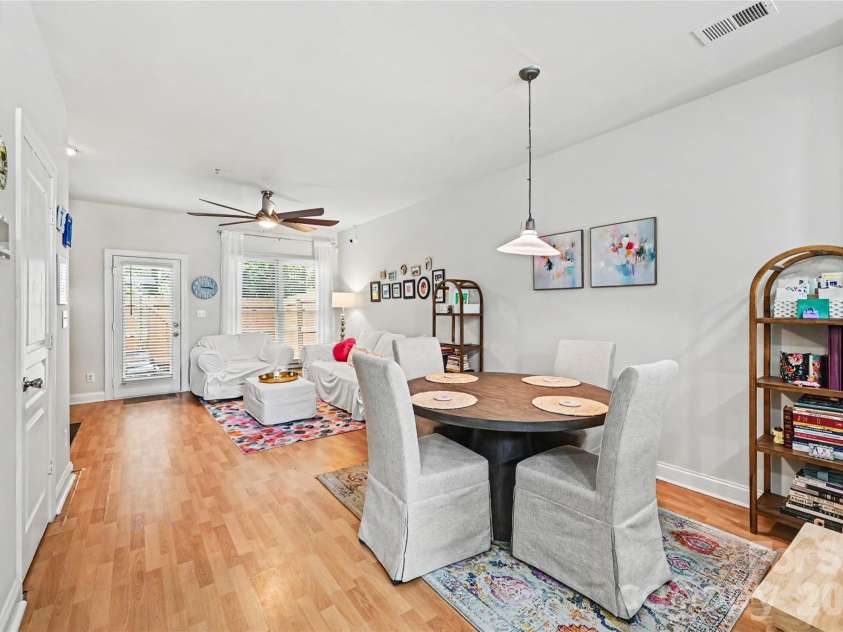 1043 Park West Drive, Charlotte, NC 28209.  MLS# CAR4411130, YatesRealty ID 42139. 