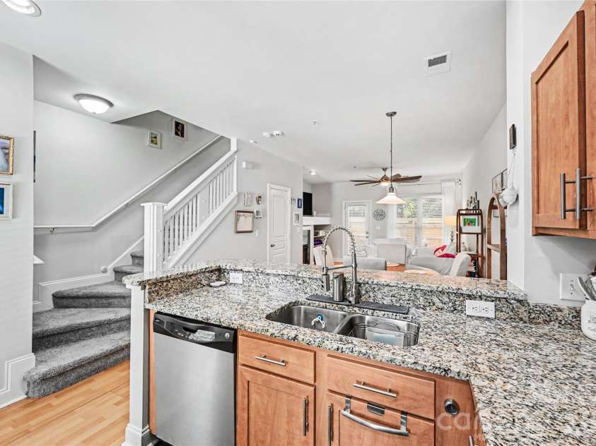 1043 Park West Drive, Charlotte, NC 28209.  MLS# CAR4411130, YatesRealty ID 42139. 
