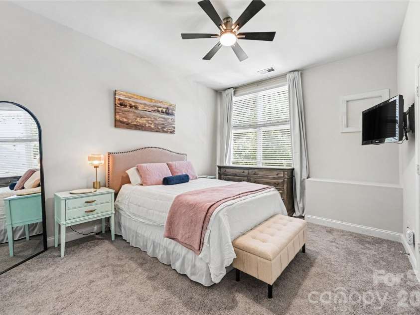 1043 Park West Drive, Charlotte, NC 28209.  MLS# CAR4411130, YatesRealty ID 42139. 