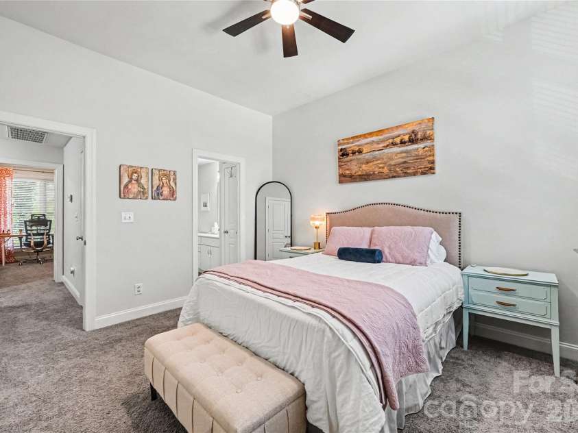 1043 Park West Drive, Charlotte, NC 28209.  MLS# CAR4411130, YatesRealty ID 42139. 