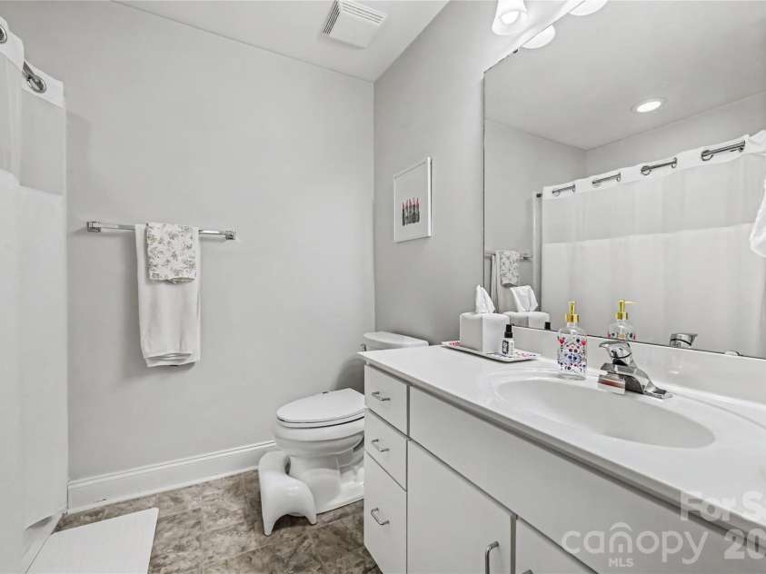 1043 Park West Drive, Charlotte, NC 28209.  MLS# CAR4411130, YatesRealty ID 42139. 