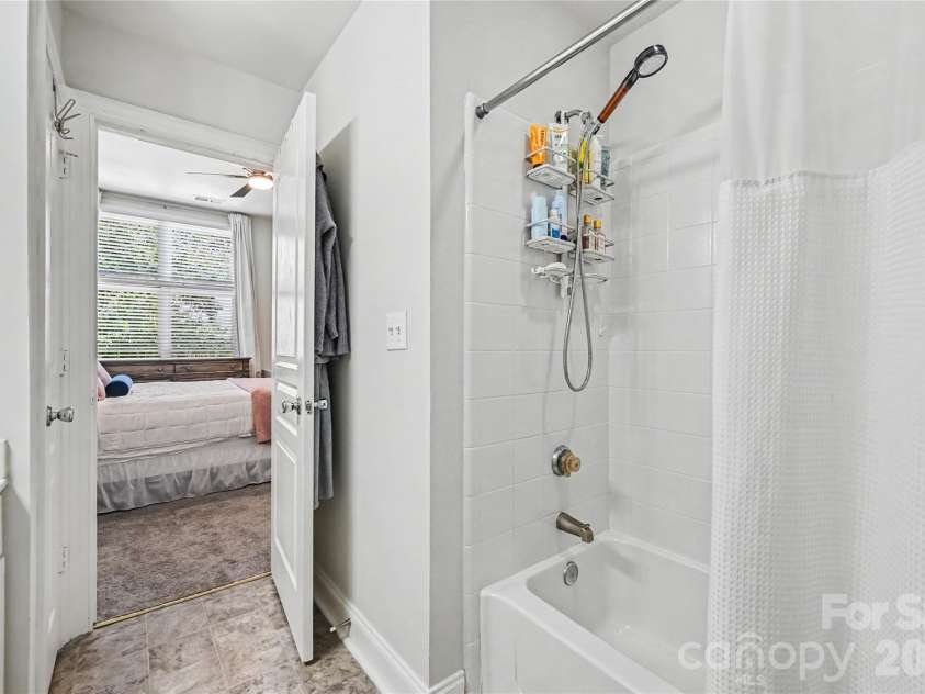1043 Park West Drive, Charlotte, NC 28209.  MLS# CAR4411130, YatesRealty ID 42139. 