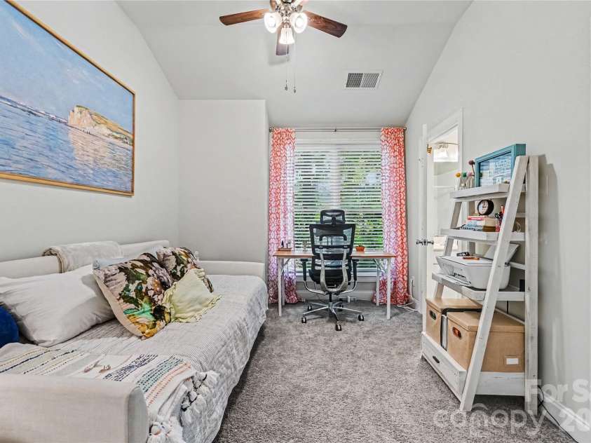 1043 Park West Drive, Charlotte, NC 28209.  MLS# CAR4411130, YatesRealty ID 42139. 