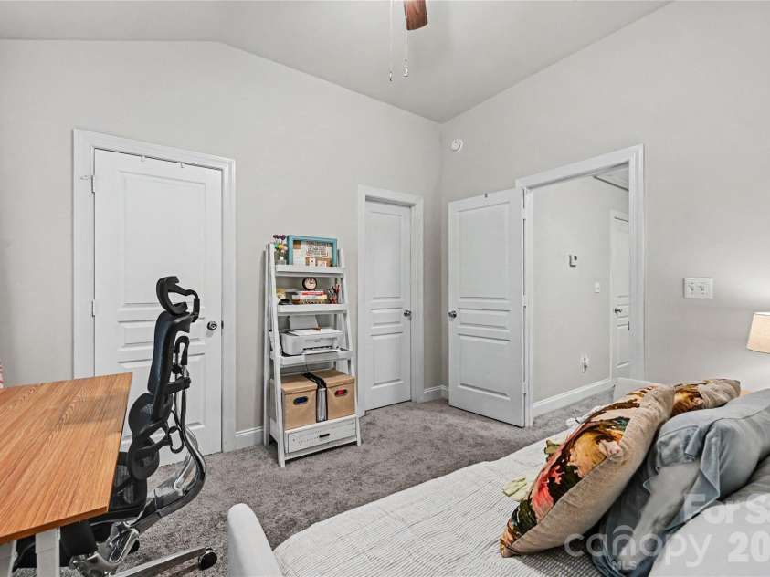 1043 Park West Drive, Charlotte, NC 28209.  MLS# CAR4411130, YatesRealty ID 42139. 
