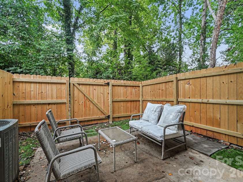 1043 Park West Drive, Charlotte, NC 28209.  MLS# CAR4411130, YatesRealty ID 42139. 
