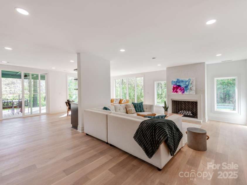 117 Wrenwood Lane, Charlotte, NC 28211.  MLS# CAR4242802, YatesRealty ID 4214. 