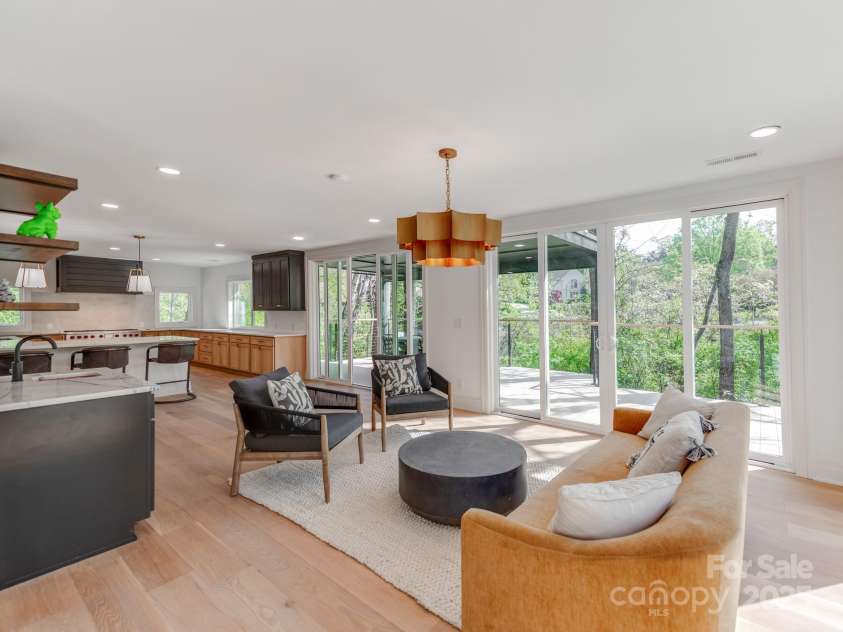 117 Wrenwood Lane, Charlotte, NC 28211.  MLS# CAR4242802, YatesRealty ID 4214. 
